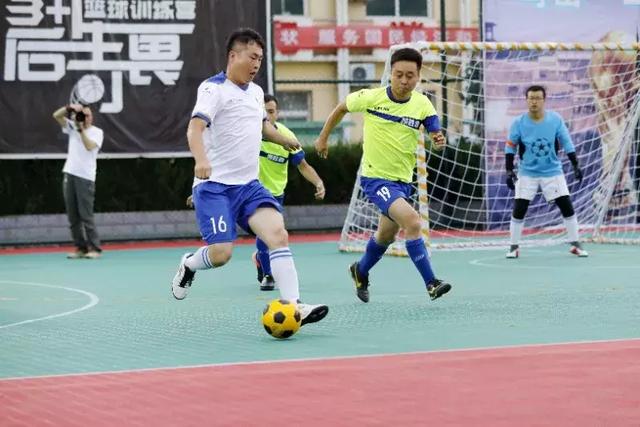 首次首发就在欧冠进球 曼城小将破本泽马17年纪录